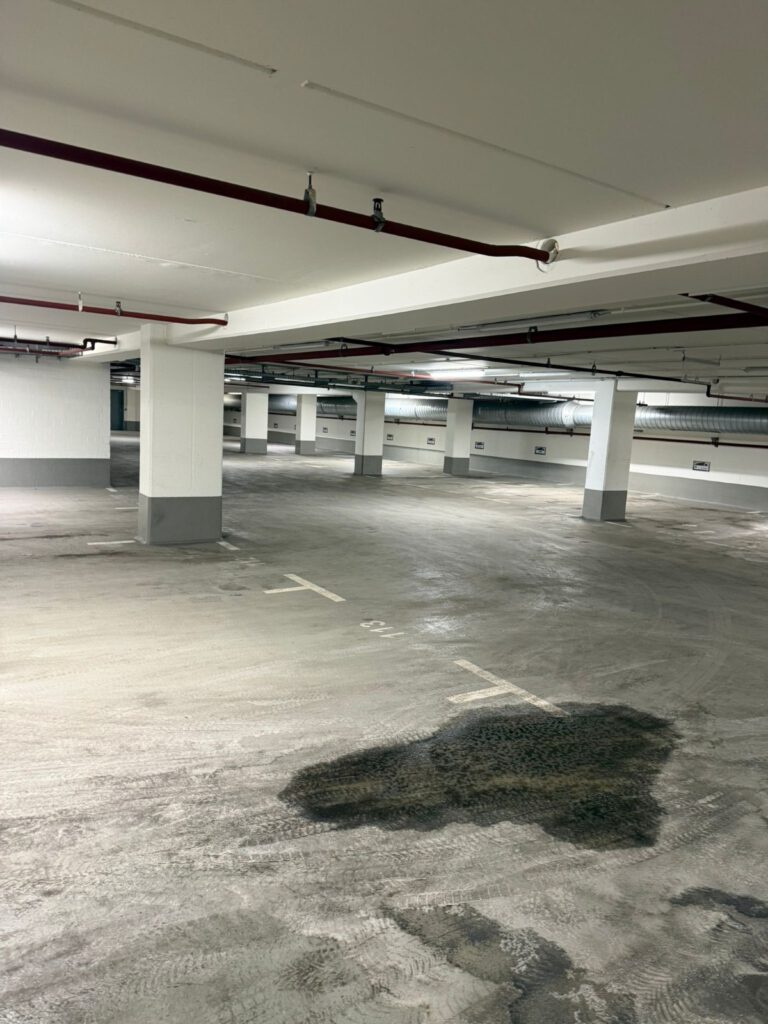 Sonderreinigung Tiefgarage vorher