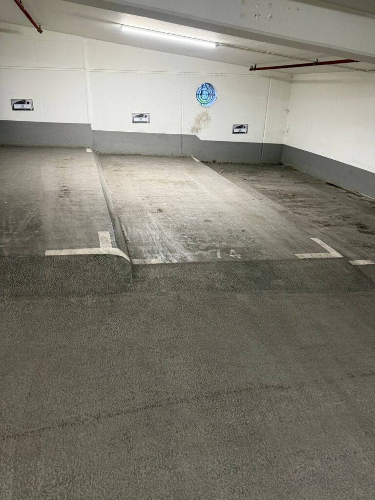 Sonderreinigung Tiefgarage voher